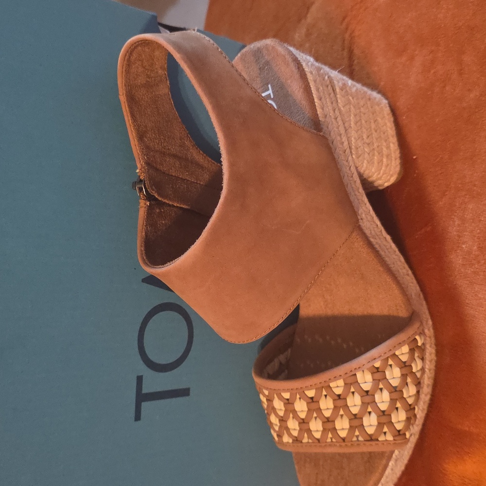 TOMS Women's Brown Wedge Sandals - Picture 4 of 16
